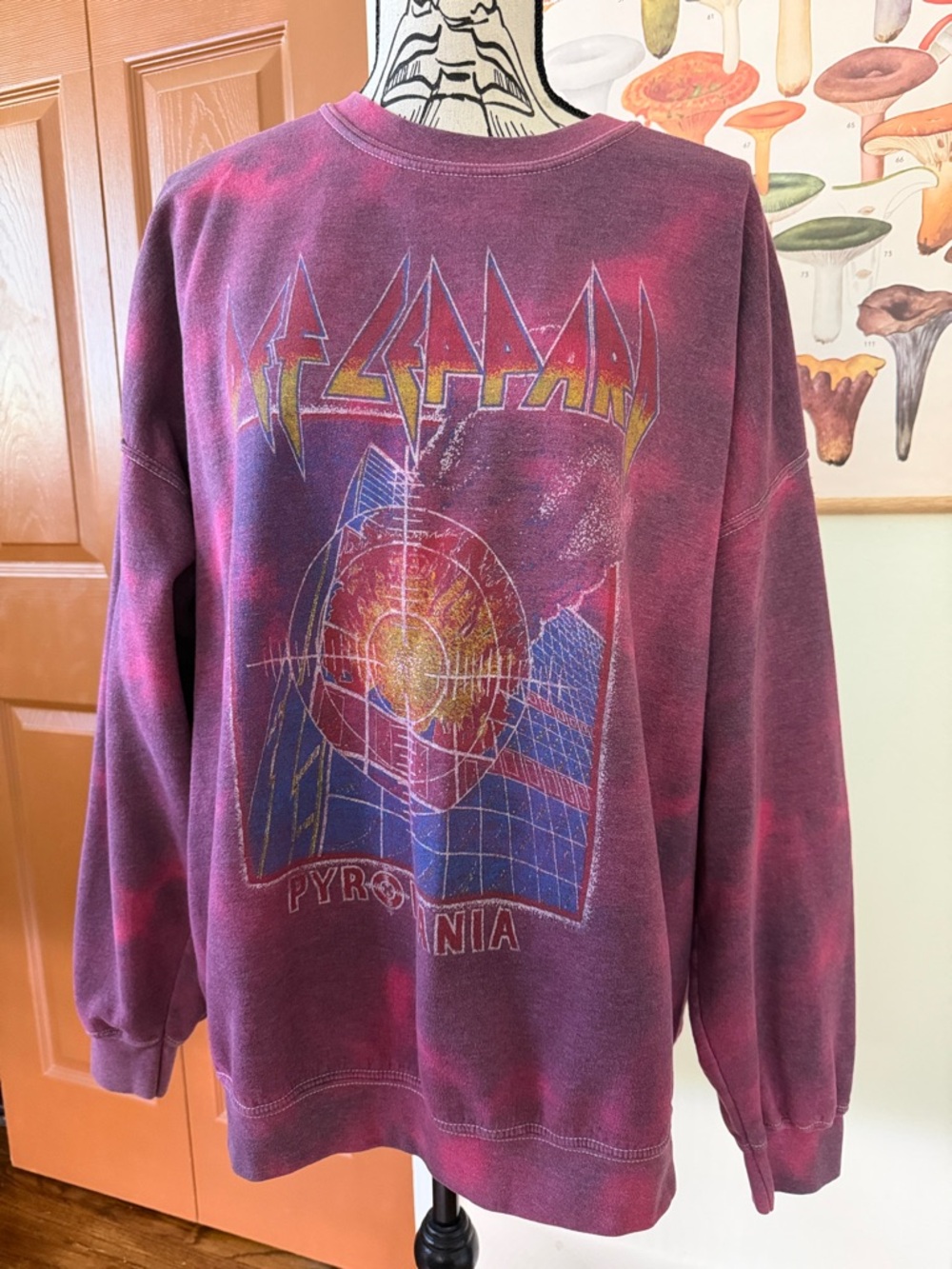 Urban Outfitters Def Leppard Pyromania Graphic Crewneck - Burgundy